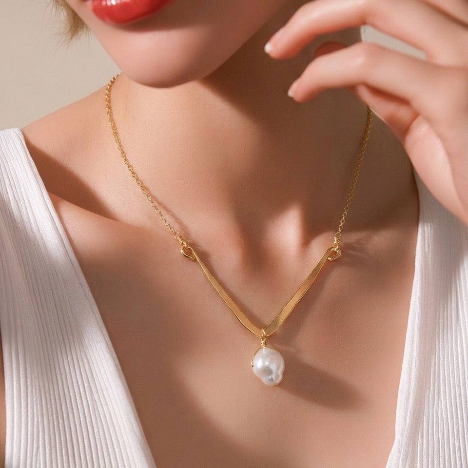 Freshwater Pearl V Short Necklace - Lux Reve